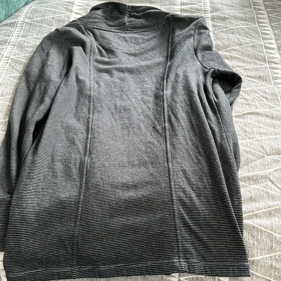 Carve cardigan, size small - Picture 5 of 5